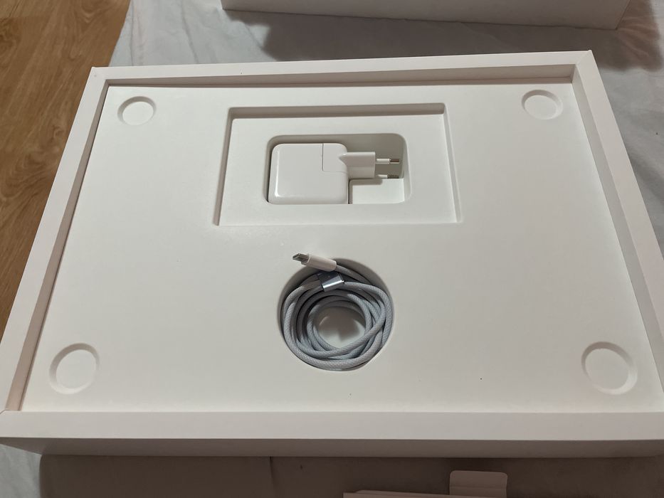 Продавам MacBook Air 15” с M4 чип - чисто нов!