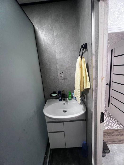 Uy sotiladi 1 xonali roshada bank orqaliham beriladi
