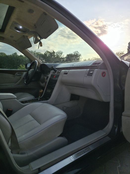 Mercedes-Benz E430 W210