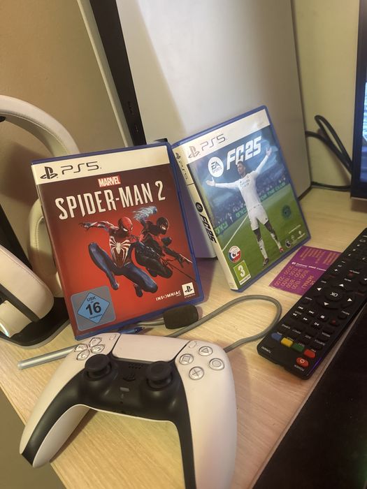 Vand ps5 folosit o luna