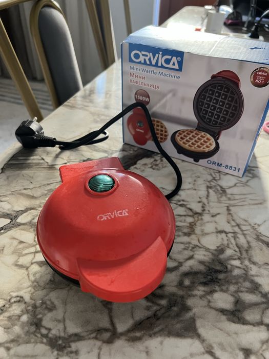 Мини вафельница.