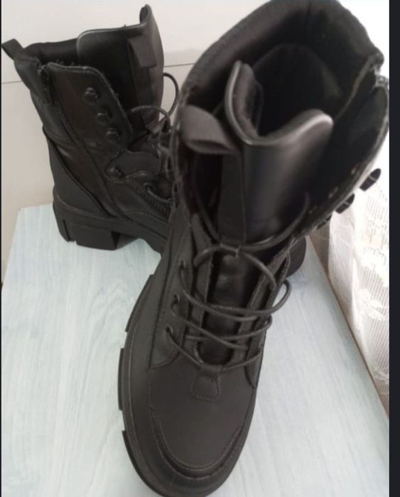 Ghete mărimea 39, marca C&A