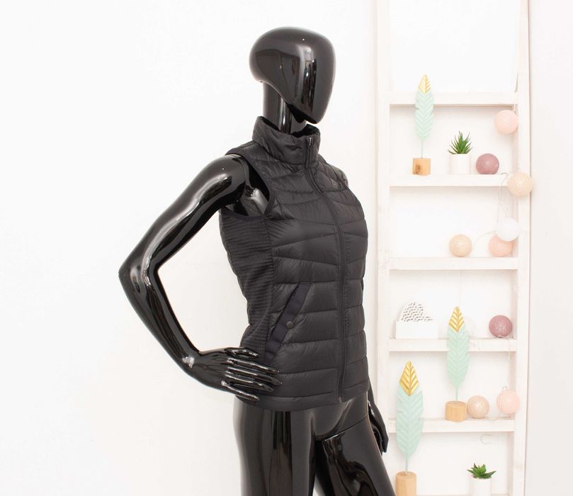 Reebok оригинална дамска грейка пухена елек черен с пух и пера XS