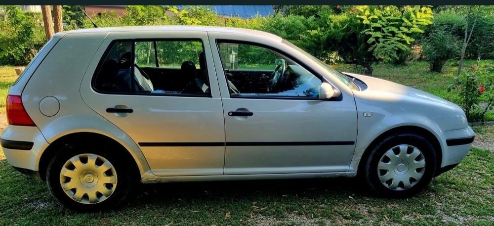 Vând Volkswagen Golf IV, an fabricație 2000, motor 1.4 benzină, 75 CP, cutie manuală, Euro 3.