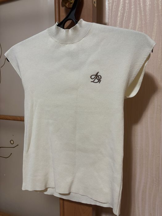 Футболка бежевая