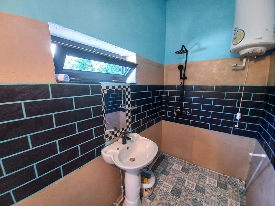 Ховли уй сотилади икки кават 45.000$