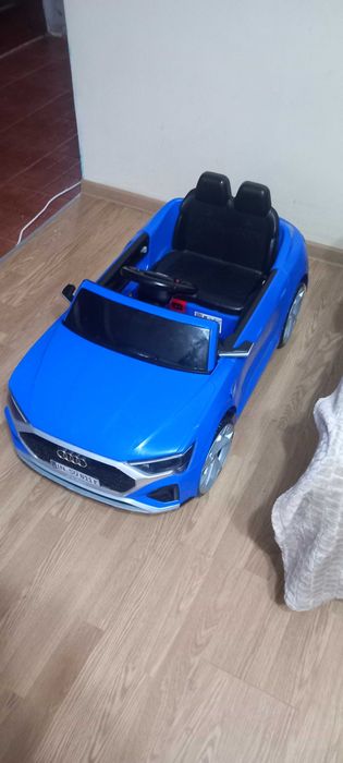 Masinuta electrica pentru copii