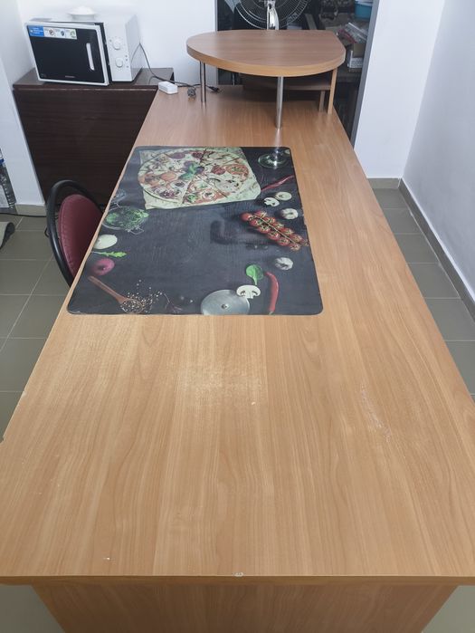 Продам офисный стол. Срочно.