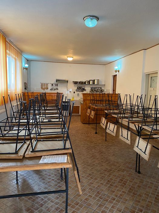 Vând pensiune Busteni 9 camere și casa 5 camere.