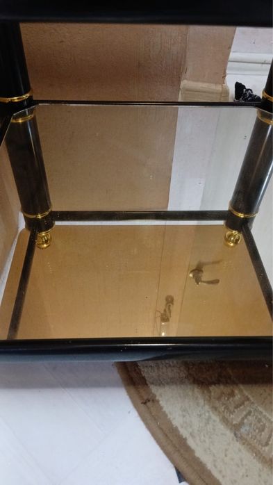 Продам столик стеклянный