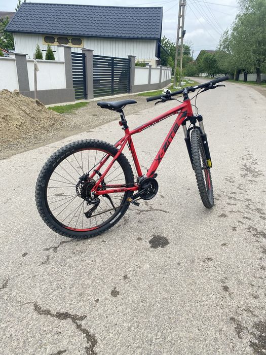 Vand  bicicleta aproape.