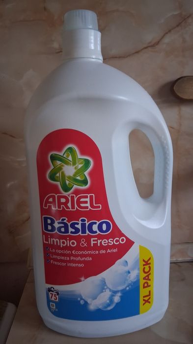 Течен перилен препарат Ariel Basico