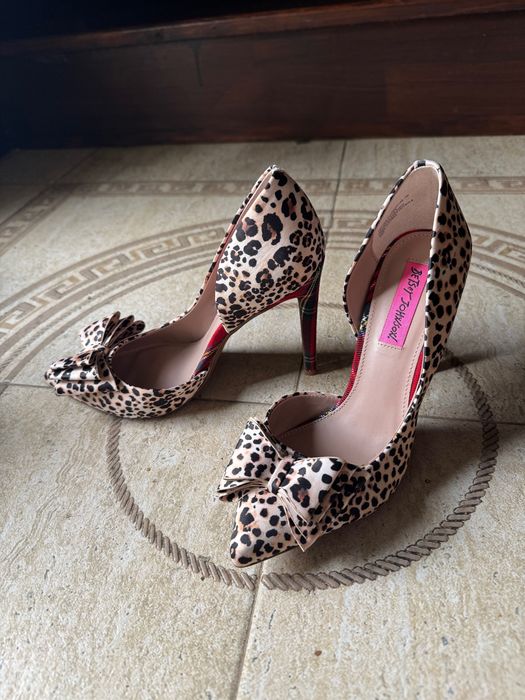 Обувки Betsey Johnson