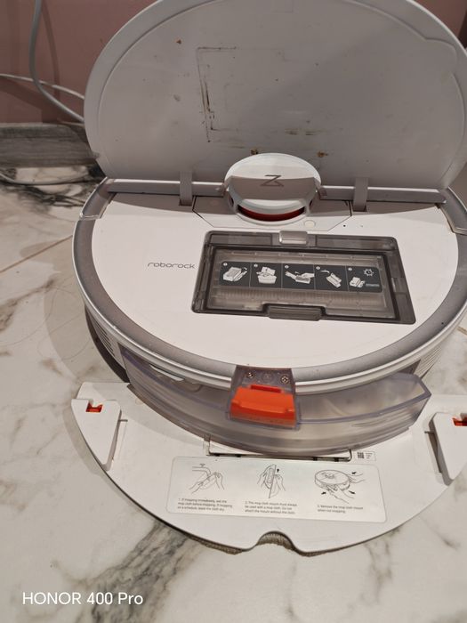 Продавам Прахосмукачка Roborock 7 
Продава се с докинг станция,