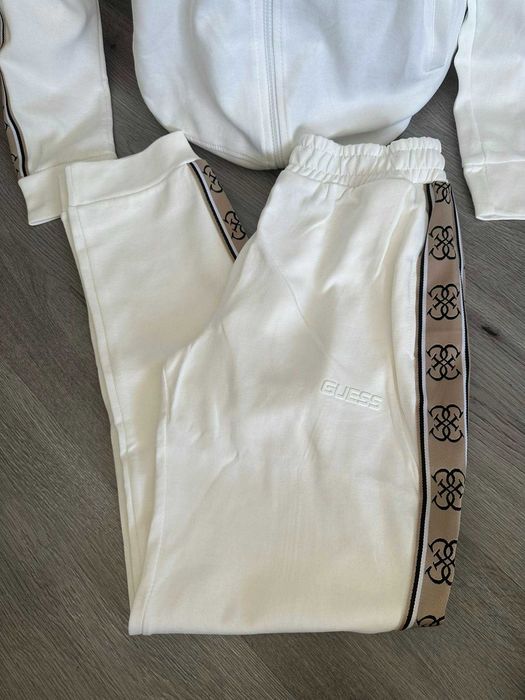 Дамски екип GUESS висок клас