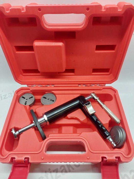 Пневматичен инструмент за прибиране на спирачни бутала