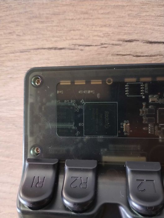 Игрова конзола R36s с ArkOS и 64GB карта