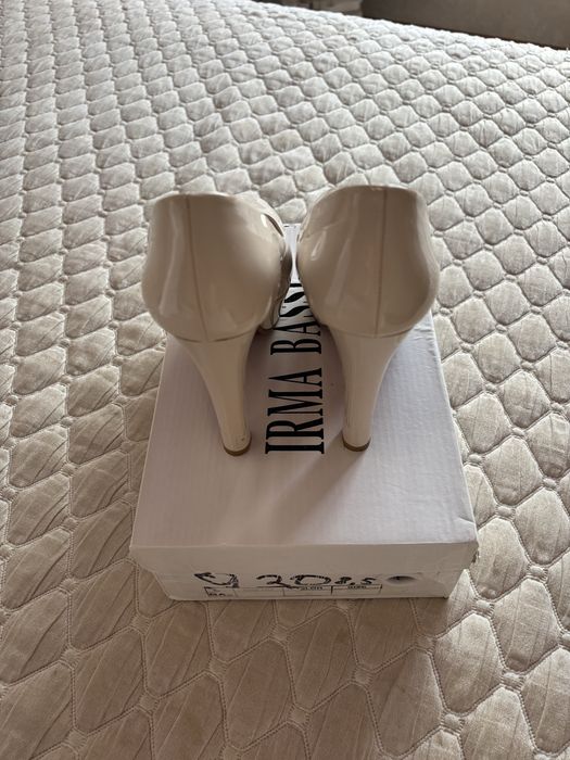 Туфли бежевые на каблуках