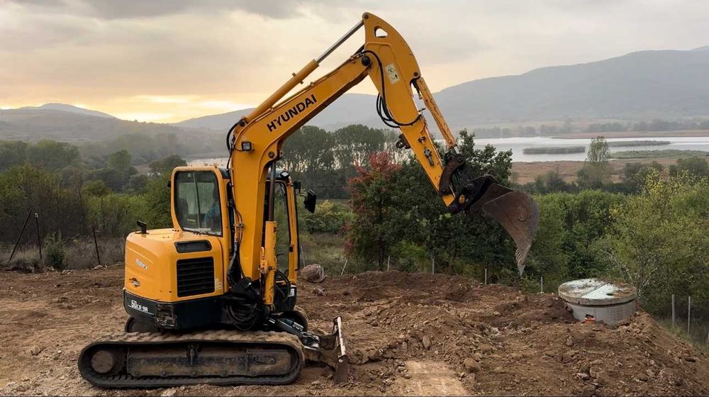 Услуги с Багер, Самосвал, Валяк, Гондола - София и региона