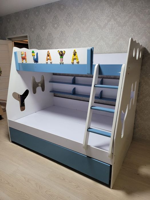 Детская двухъярусная кровать