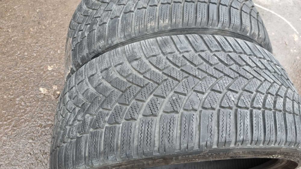 2 anvelope iarna SH 225/40/18 BRIDGESTONE. Dot 4322. 330 RON/perechea.