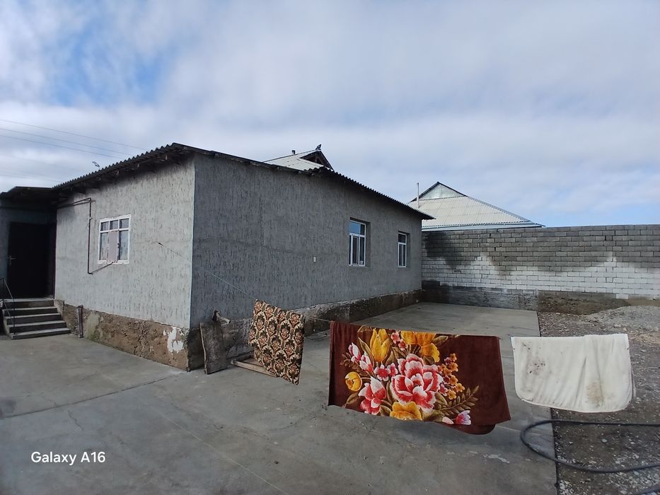 Үй сатылады комунизм де