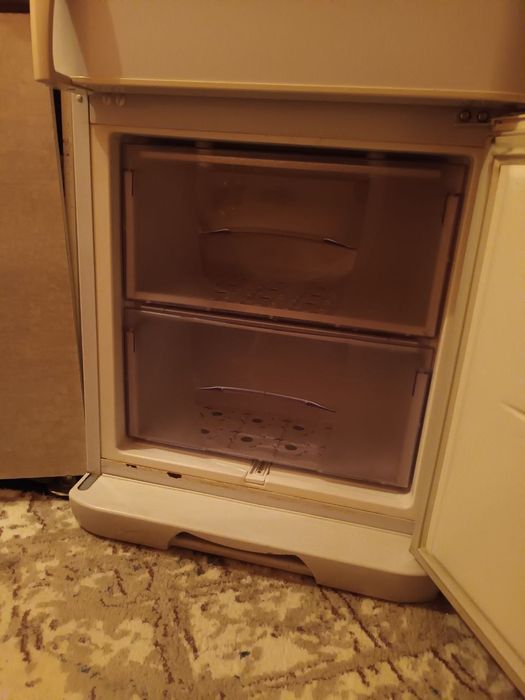 Холодилник БИРЮСА