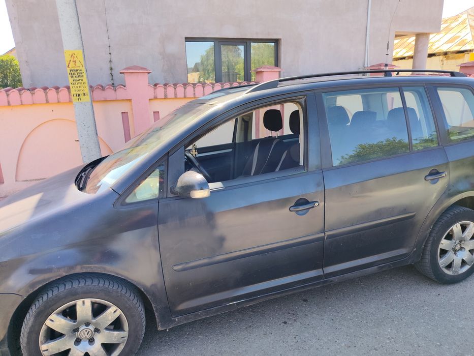 Volkswagen Touran 2005 diesel, 1.294 € — imagine 5