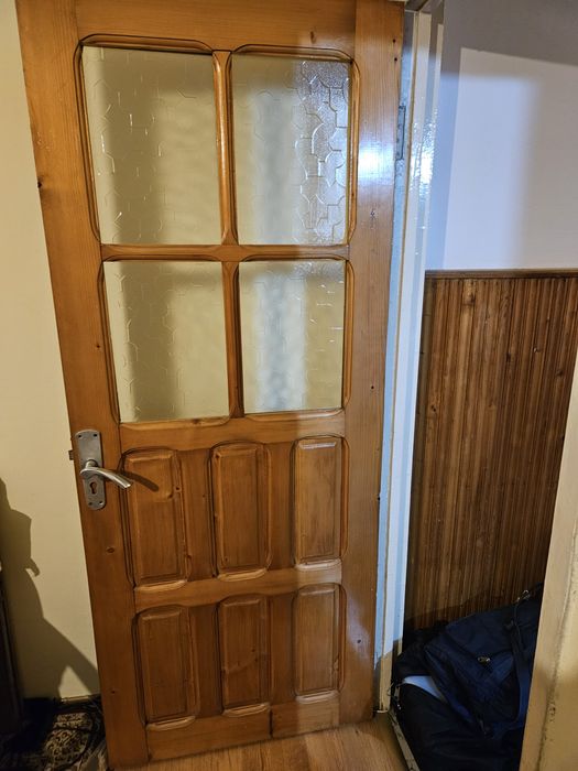 Vand 6 usi apartment din rasinoase lacuite