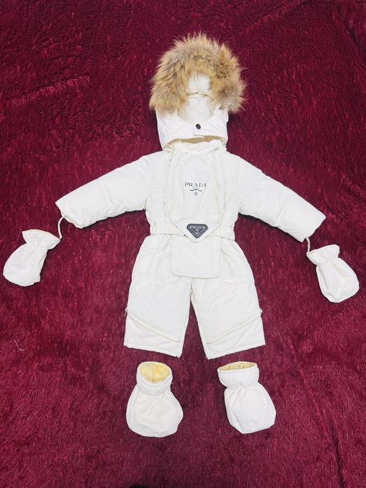 Продам зимний комбинезон Prada