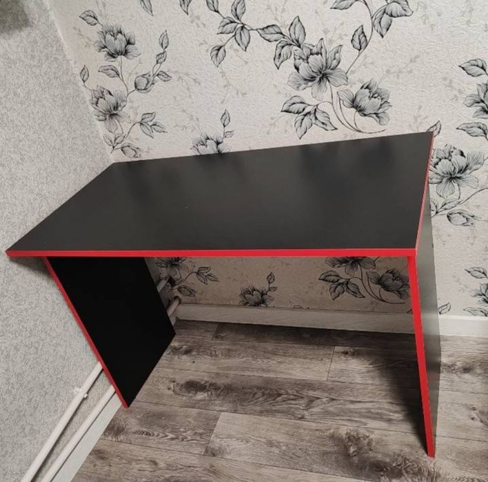 Стол компьютерный