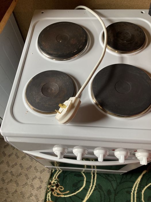 Продам электроплиту . Новая