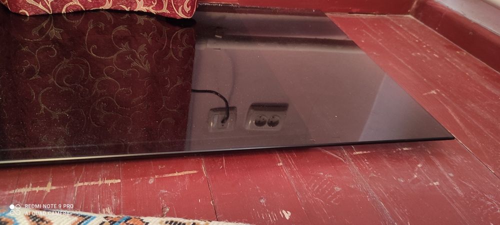 Oyna qora rangli  стекло чёрный