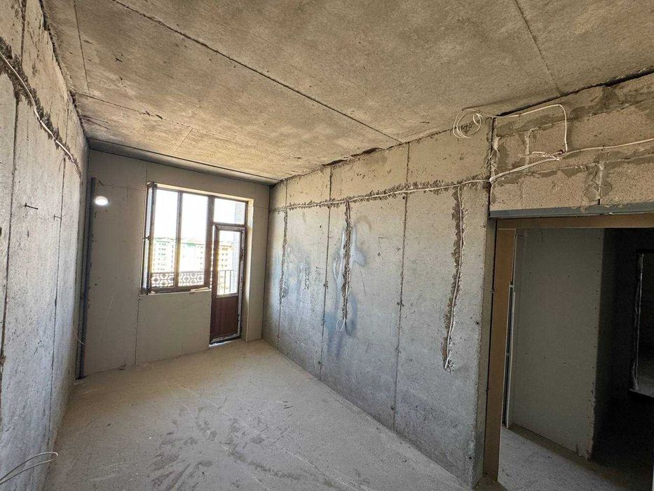 Navoiy shahri Tarobiy ko'cha tarafda 1 xona novostroyka (kadastr bor)