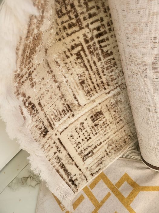 Ковер приятной расцветки как новый