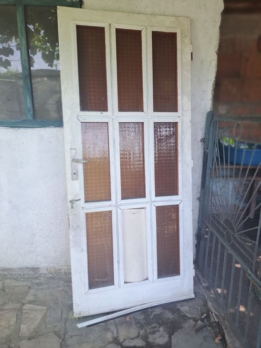 Дървени врати от панелен апартамент