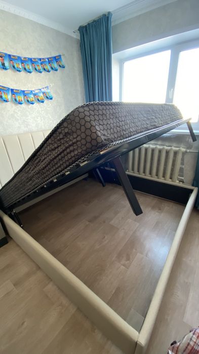 Спальный кровать