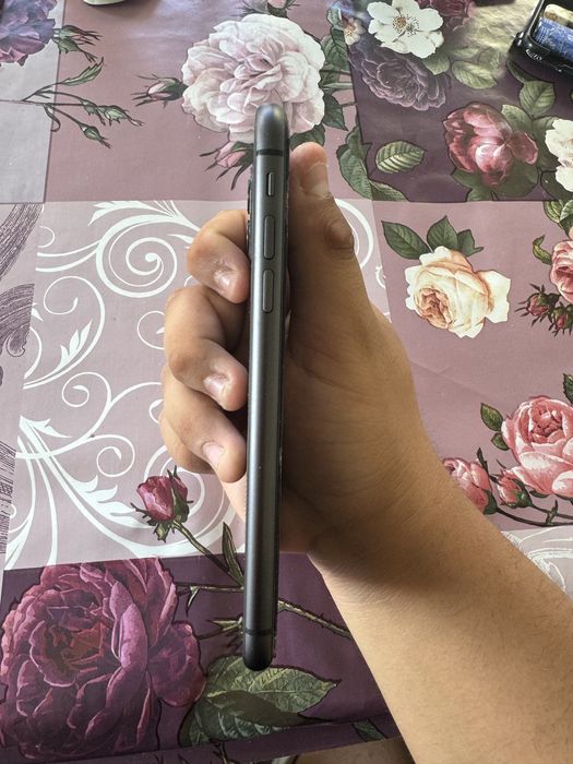 Vand iphone 11 urgent  cititi descrierea