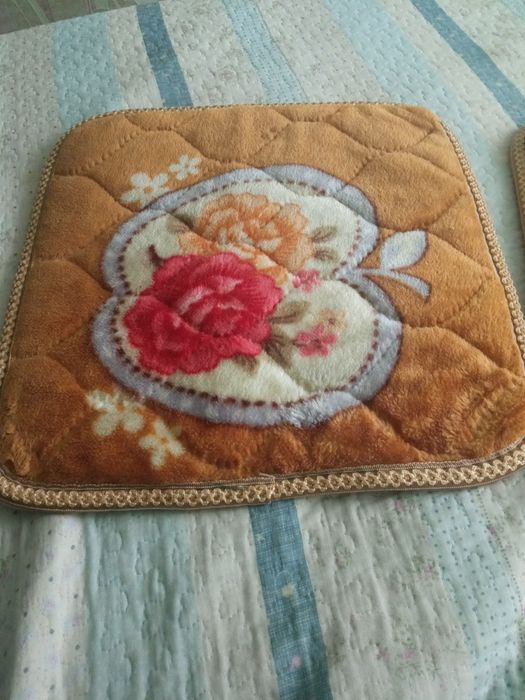 Накидки на стулья, табуретки