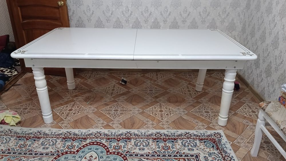 Стол со стульями