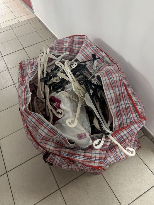 Вешалки для брюк и верха - тонкие, плотные б/у за 6000 тг около 200 шт