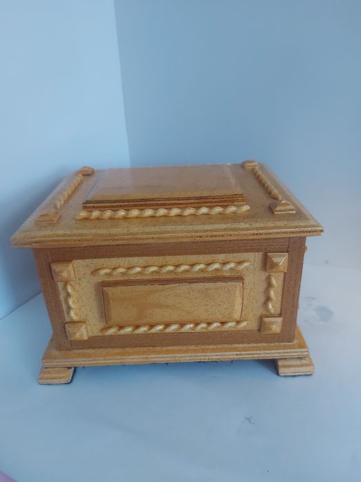 Шкатулка деревянная.