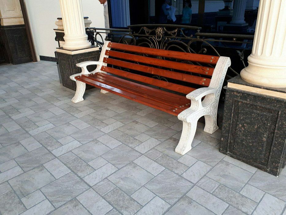 Мраморная скамейка,мощная морозостойкая бетонная скамейка и урна.