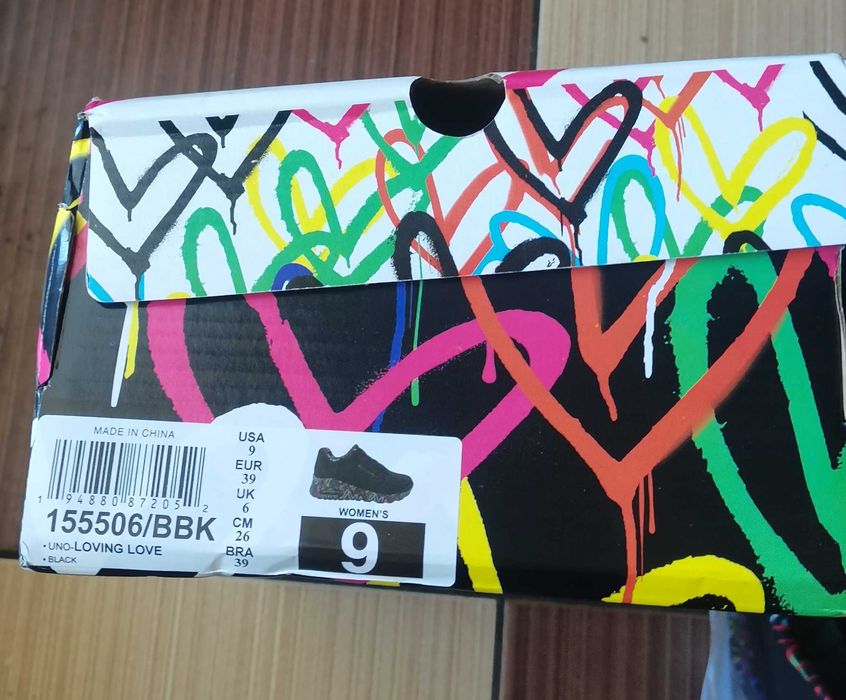 Vând Skechers noi cu etichetă femei