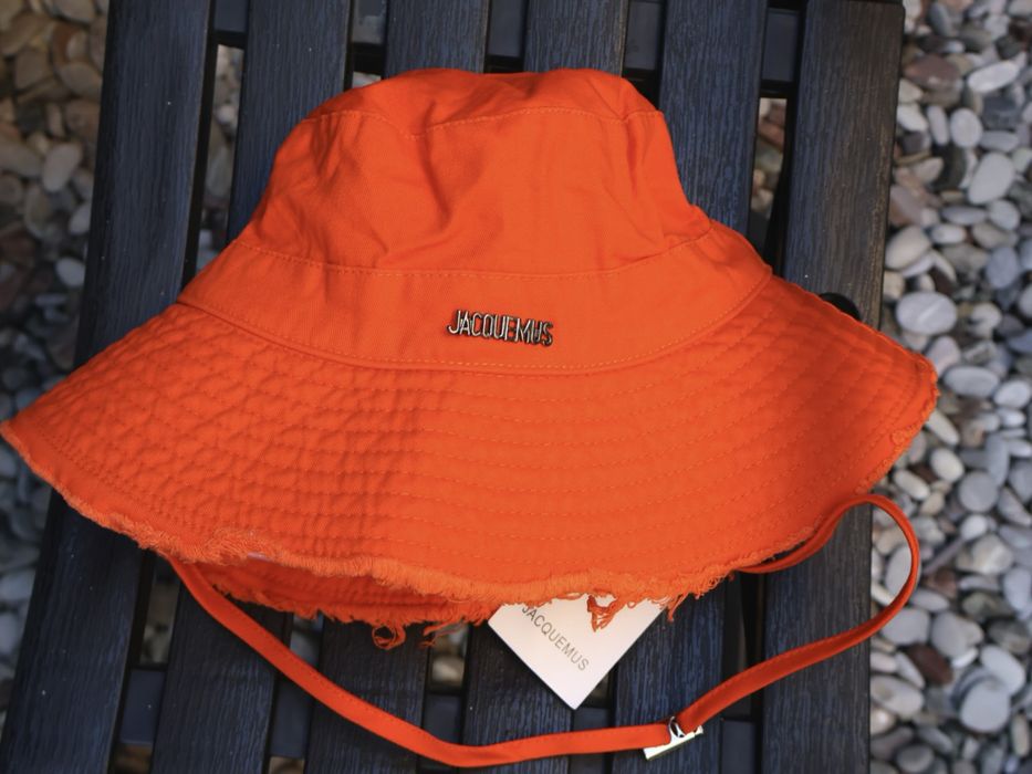 Дамски шапки Jacquemus