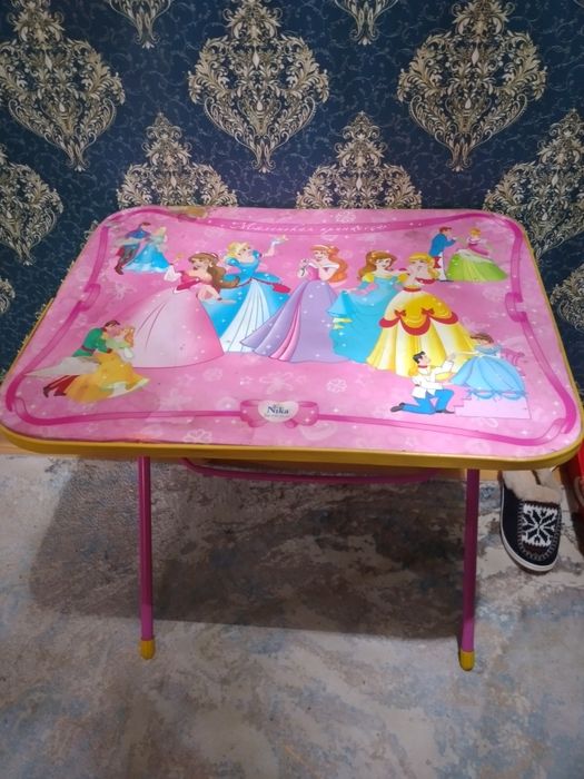 Детский стол в хорошем состоянии