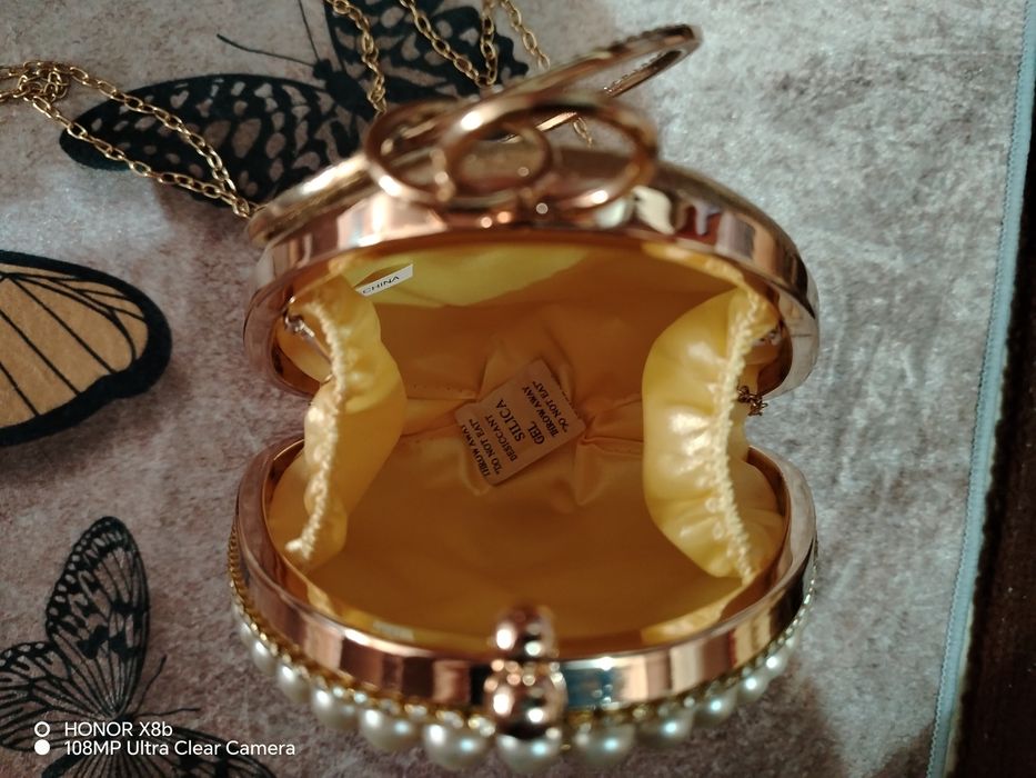 Продам женскую сумочку