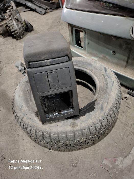 Подлокотник. Passat b5 plus.