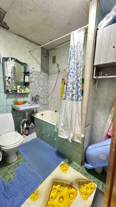 Продаётся самая дешёвая 3-комнатная квартира в 11 мкр. Этаж 1 из 5