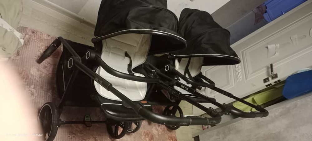 Коляска для двойняшек